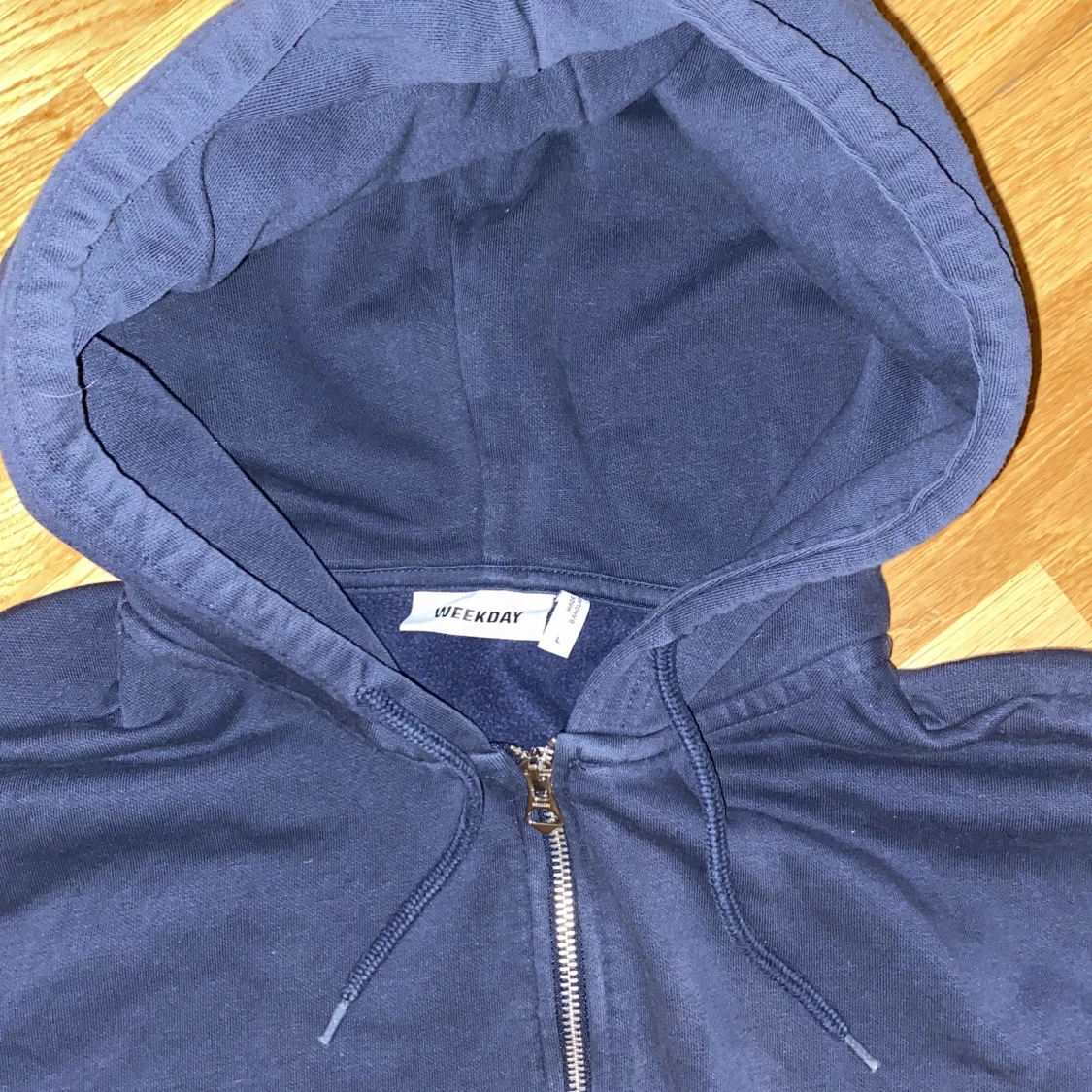 Mörkblå hoodie med dragkedja Weekday - 2