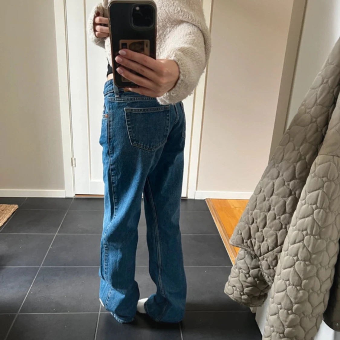 Low waist oversized jeans från Weekday - 2