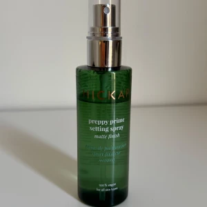 Hickap setting spray - Hickap setting spray. Sparsamt använd, fortfarande mycket kvar.