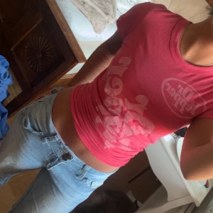 Rosa T-shirt - Jätte cool tshirt med dr pepper logga på, står ingen storlek men skulle gissa xs🥰