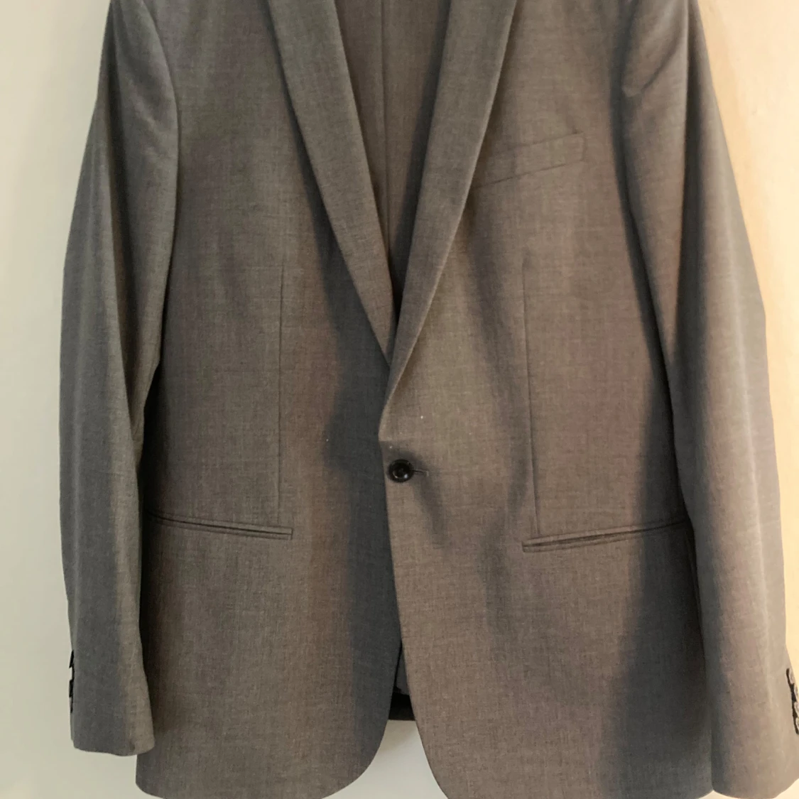 Grå kavaj från Filippa K, storlek 54 - 2