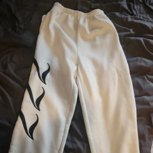 y2k mjukisbyxor - skit snygga mjukisbyxor!   storlek xs/s  rekommenderar för folk över 159cm 🫰