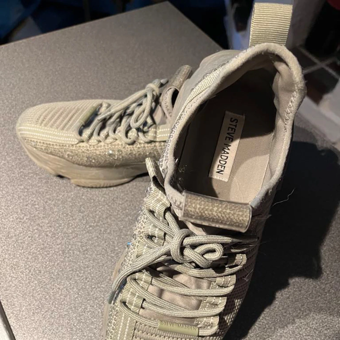 Beige sneakers från Steve Madden - 2