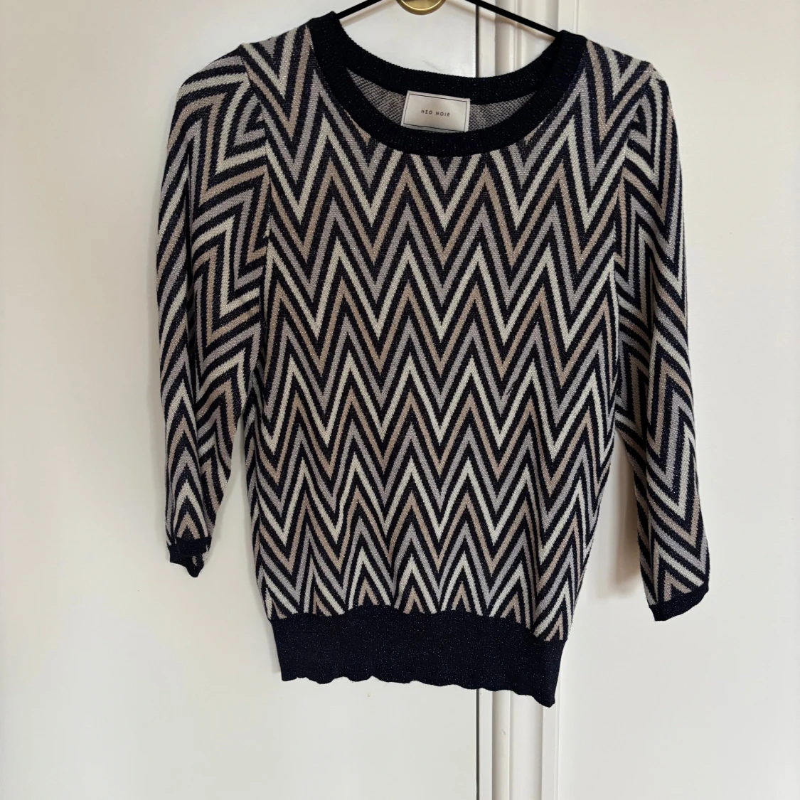 Mönstrad stickad tröja från Neo Noir