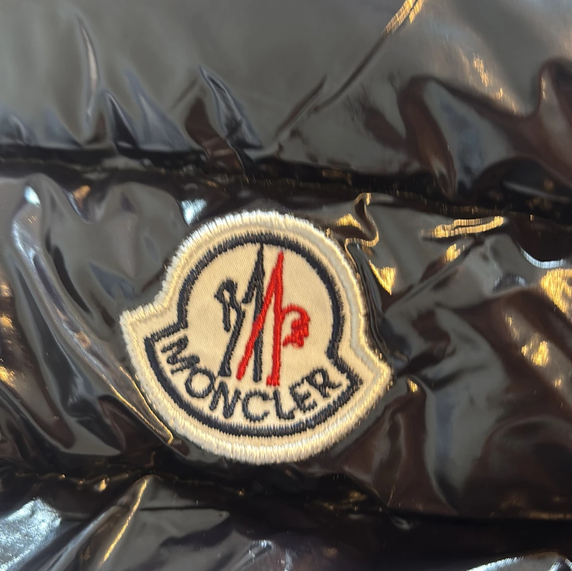 Svart glansig dunväst - 3