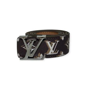 Louis Vuitton Bälte  - Helt nytt aldrig använt. Storlek 110cm. Kan frakta eller mötas i Stockholm. Postar inom 24 timmar