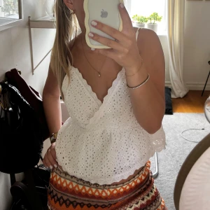 Vitt linne - Jättegulligt vitt linne från na-kd❣️Skriv för fler bilder😊