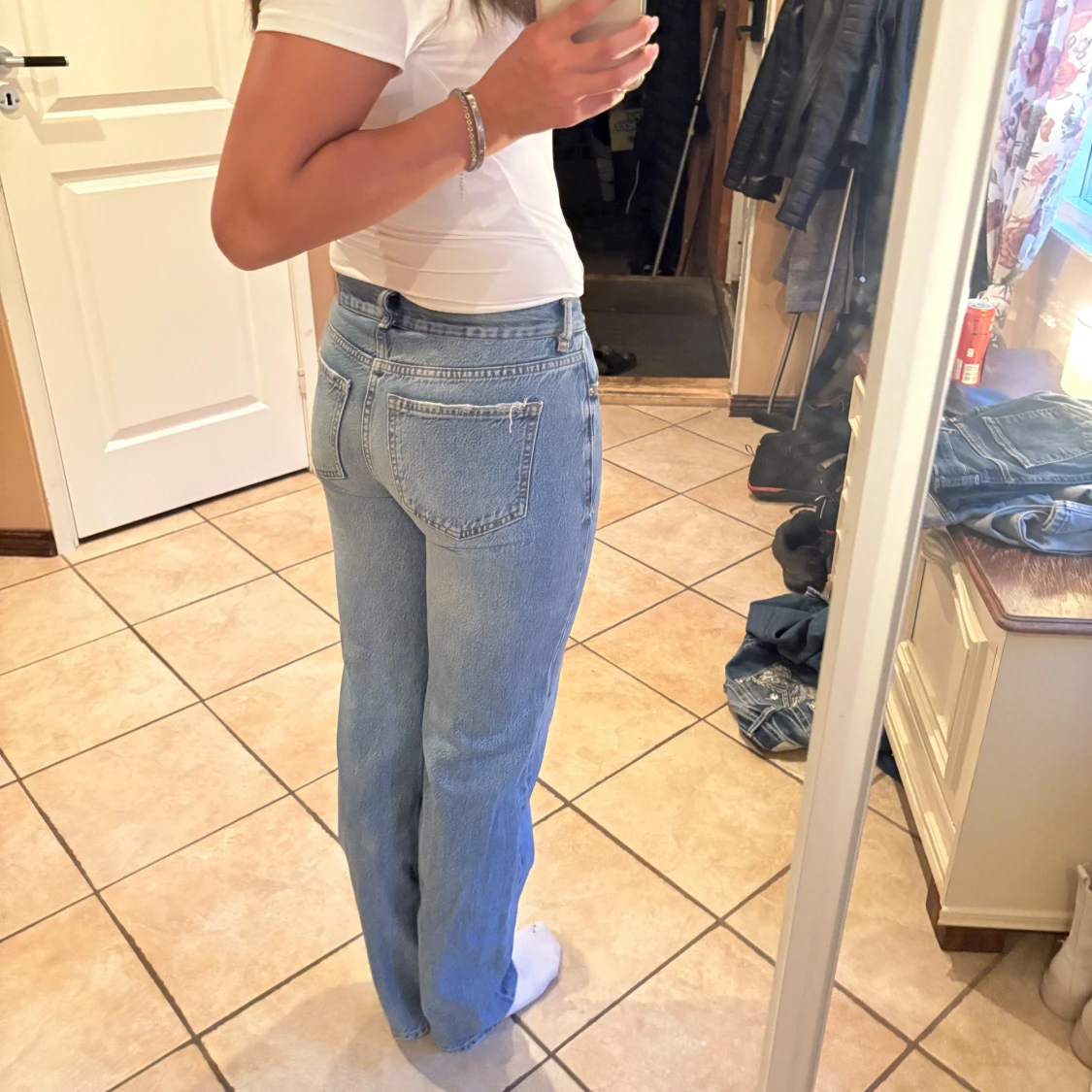  ljusblå raka jeans - 1