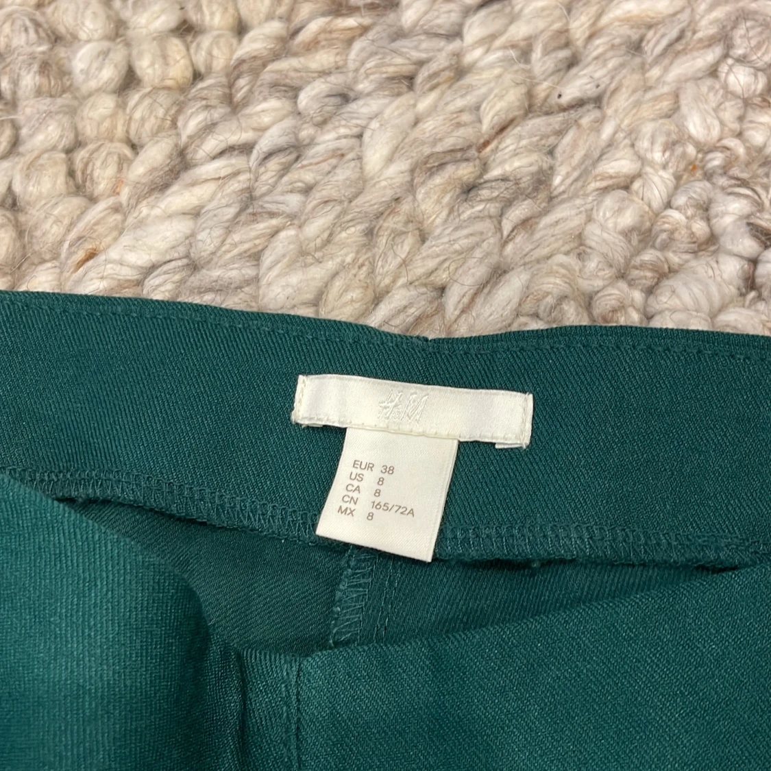 Mörkgröna byxor från H&M med dragkedja - 3