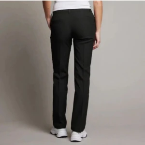 Lowwaist kostymbyxor - Super fina svarta kostymbyxor ifrån bik bok, super bra skick o knappast använda, Modellen vera strl 36💕