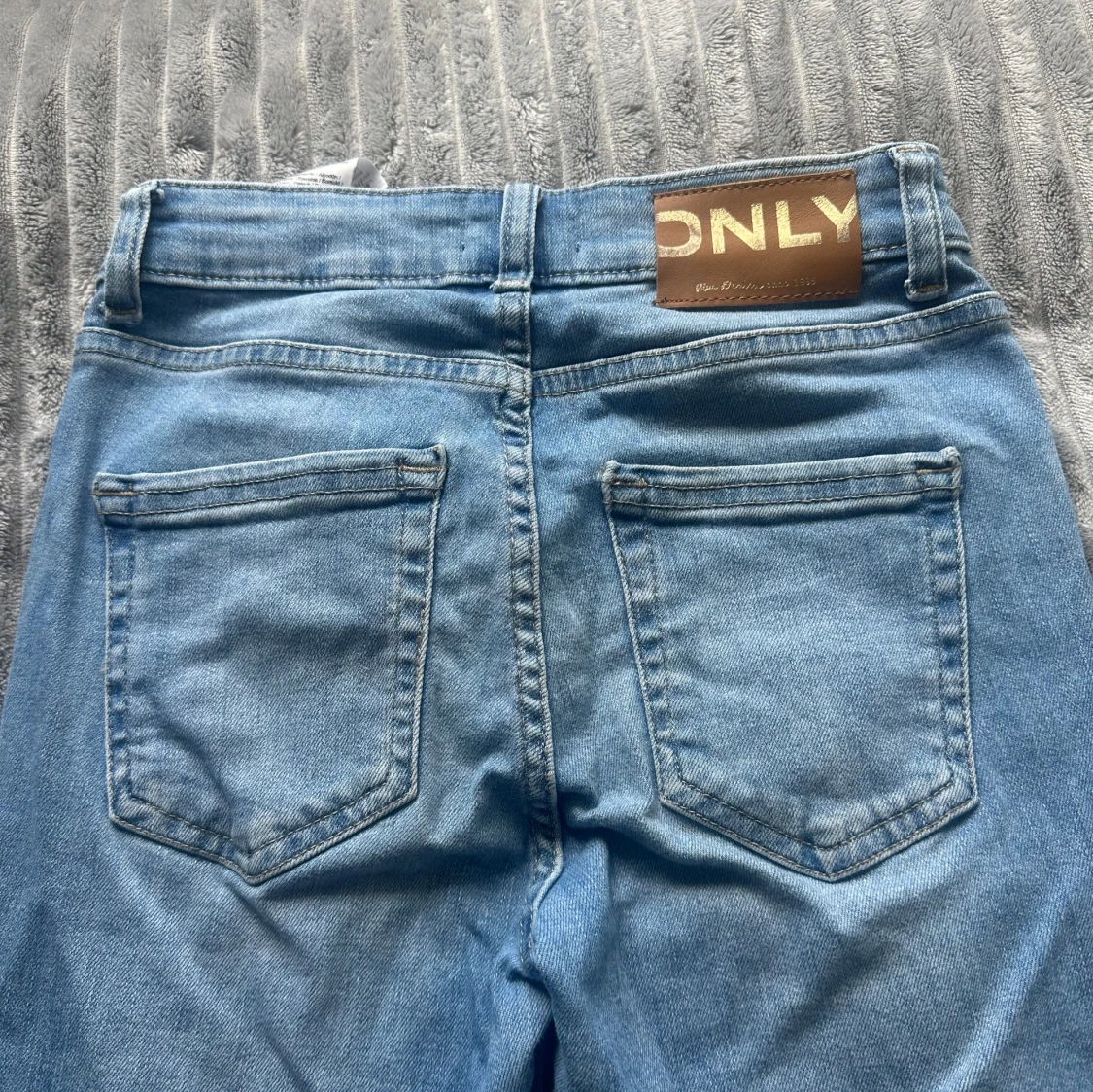 Bootcut jeans från ONLY i ljusblå denim - 3