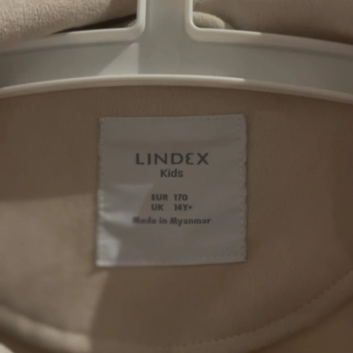 Beige bikerjacka i mocka från Lindex - 2