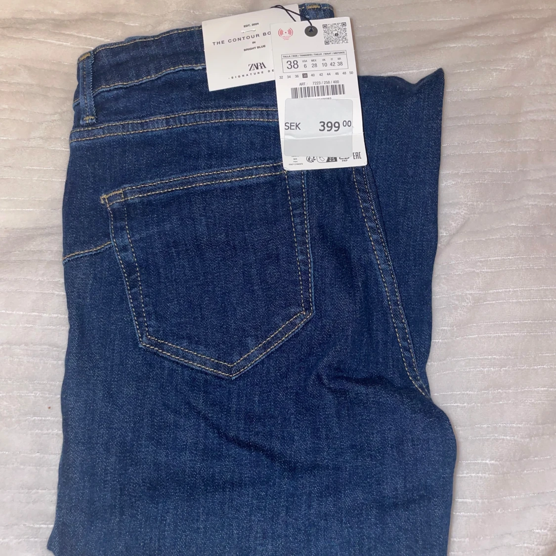 Mörkblå bootcut jeans från Zara