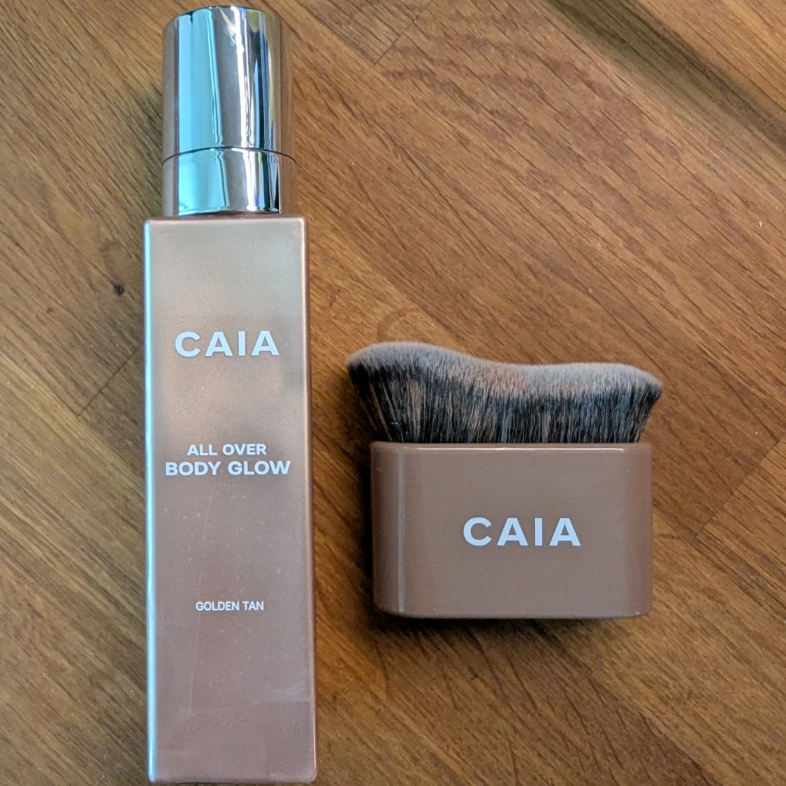CAIA All Over Body Glow Golden Tan + borste