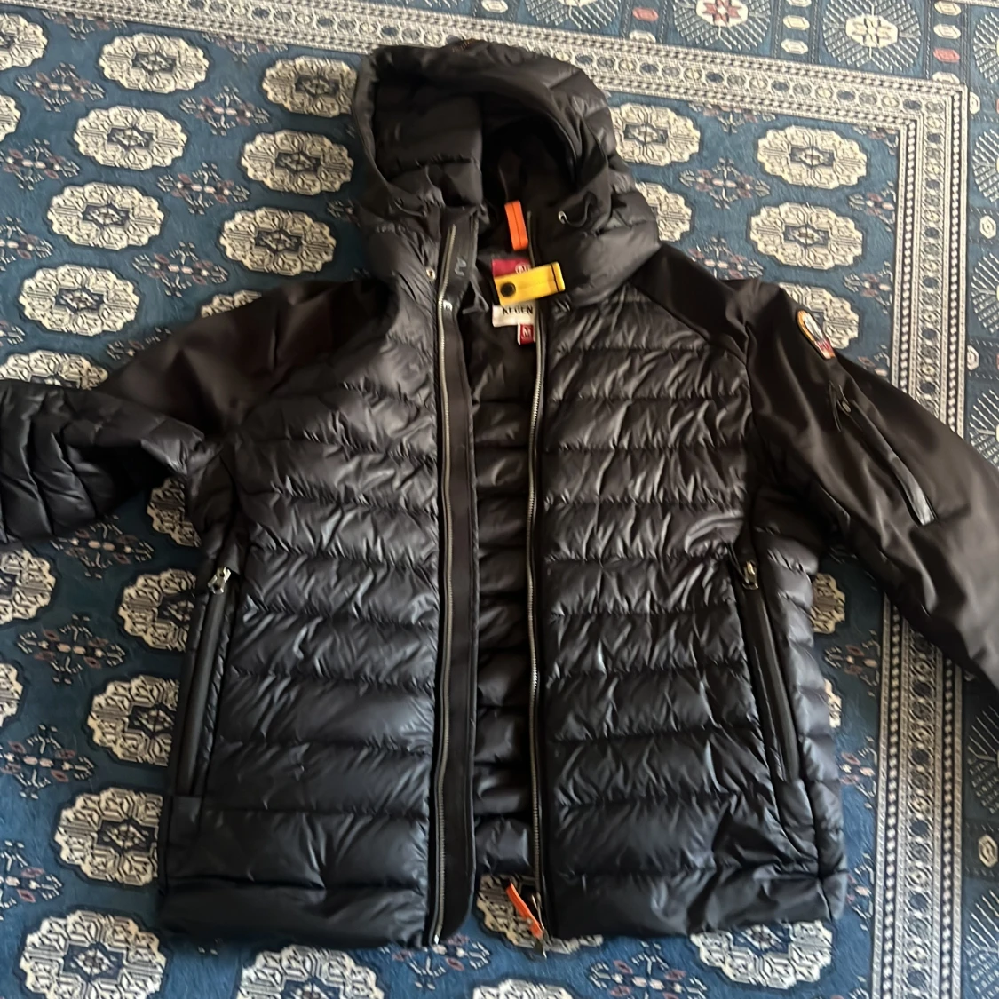 Svart dunjacka Parajumpers med huva - 1