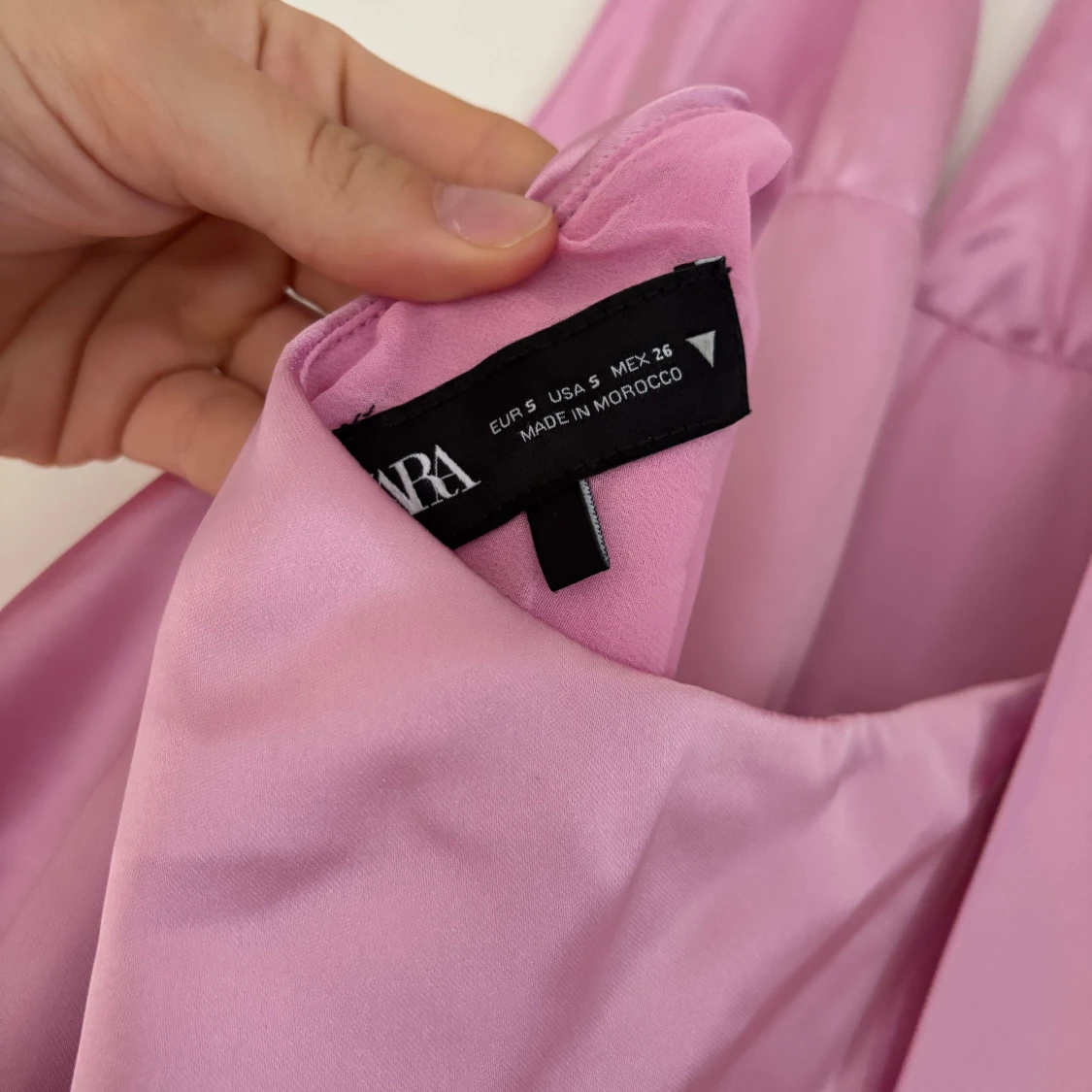 Rosa halterneck klänning från Zara - 3