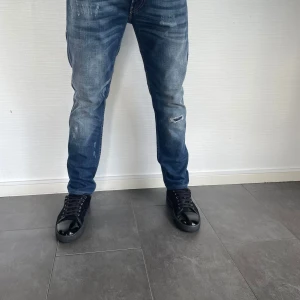 Replay ANBASS Jeans 34/32 - Replay ANBASS Jeans| Storlek: 34/32| Pris: 599kr| Skick: 10/10| Hör av dig vid minsta lilla fundering eller fråga|