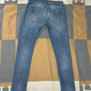 Dondup george jeans  - Storlek: w33.                                                                                         Bra skick 👍                                                                                      Pris går att diskuteras.                                                                    Möts upp 👍