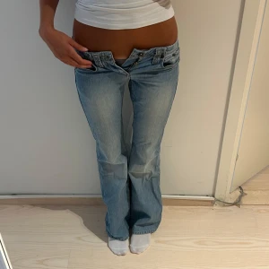 Snygga jeans - Jättesnygga jeans, OBS gylfen är trasig!!💗💗