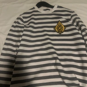 Balmain  - Fin balmain tröja ganska sällsynt 