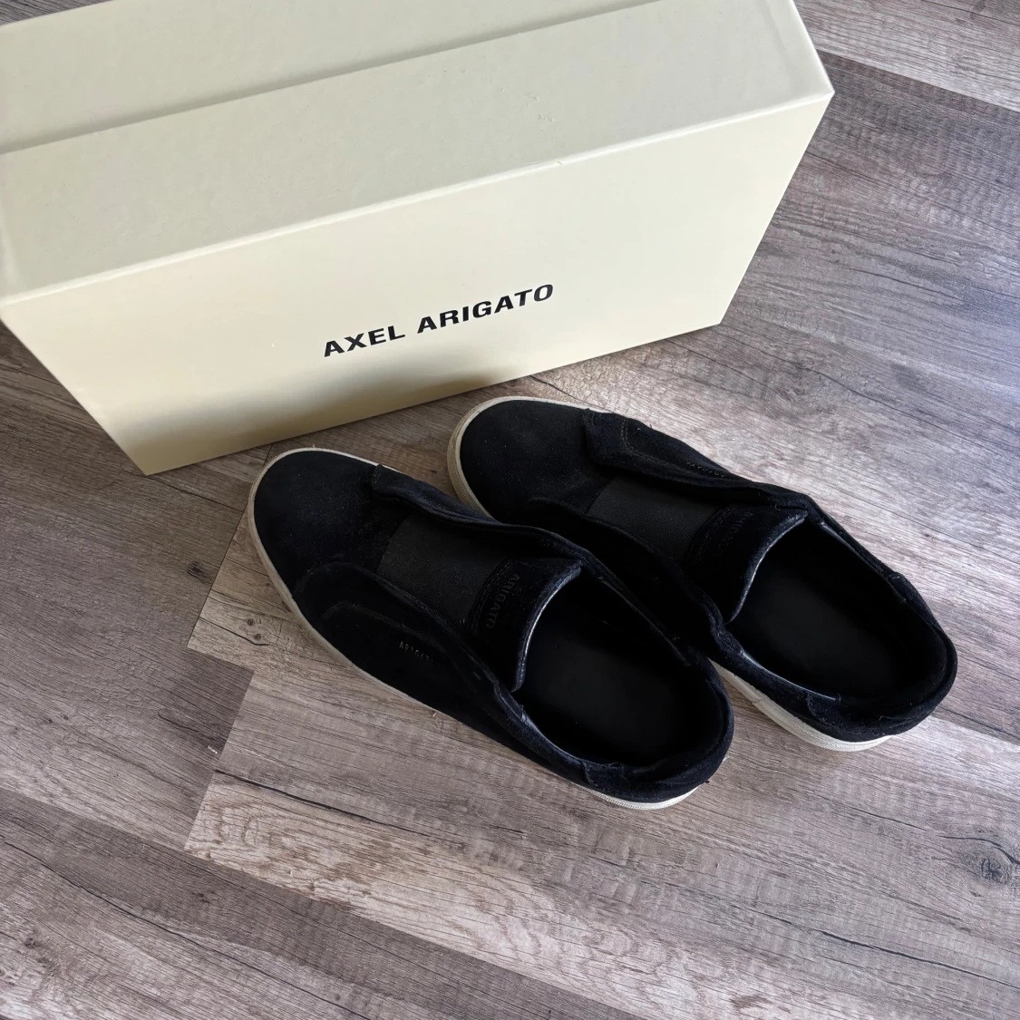 Svarta sneakers från Axel Arigato - 1