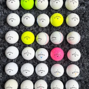 30 st Callaway golfbollar - Samling av Callaway golfbollar i olika färger och modeller den mest populära modellen är Callaway triple track,  Har man frågor är det bara att skriva jag är aktiv varje dag. Här är modellerna  9 st Supersoft 2 st Chrome soft 1 st Super Hot 3 st Callaway triple track 2 st Diablo 6 st warbird 1 st Hx bite 1 stCXB 1 st Reva 2 st cxr 1 st sr2 1 st Hx Diablo tour  4 av bollarna är färgade tre i grön/gul och 1 rosa