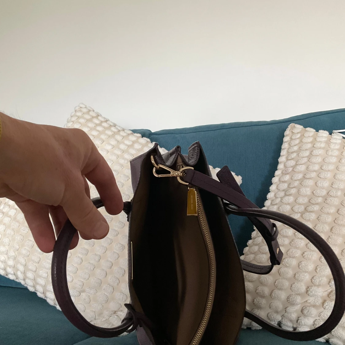 Mörklila handväska från Michael Kors