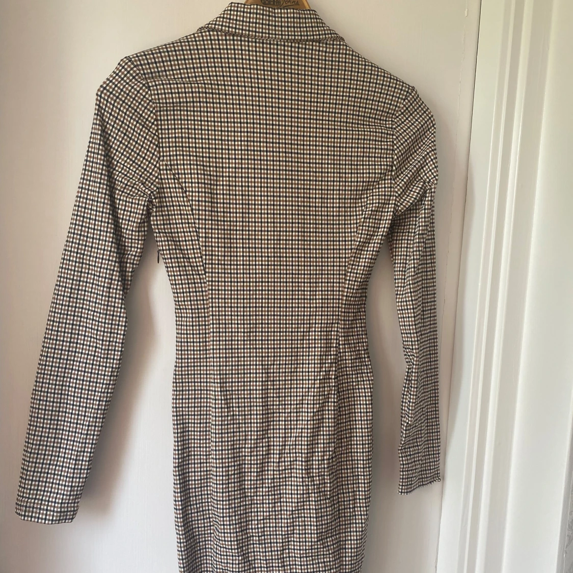 Rutigt kavajklänning från Amisu - 2