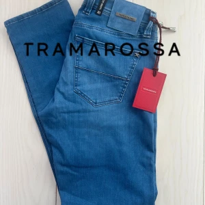 Tramarossa jeans nya - Säljer dessa sjukt snygga och sprillans nya tramarossa jeans. Storlek: W30/L32. Säg till ifall ni har frågor!