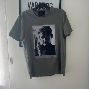 Limitato tshirt - Limitato tshirt i stl M. Använd men i mycket bra skick. Nypris ca 1500. Orginalbox ingår ej. 