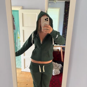 Russemerch - Ass najs sätt i storlek M på båda säljer för de inte kommer till andvändning!!