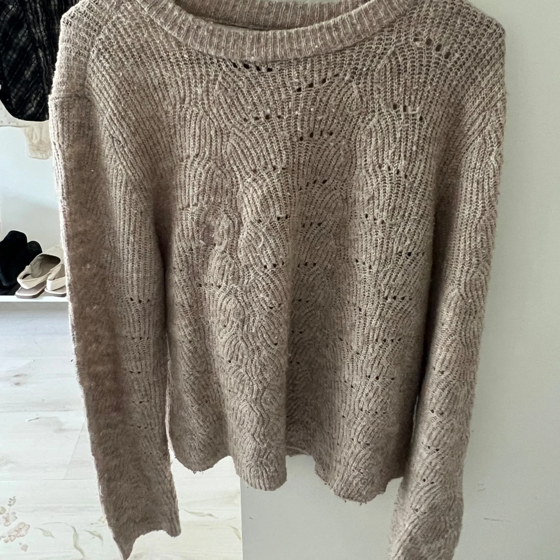 Beige stickad tröja från ONLY