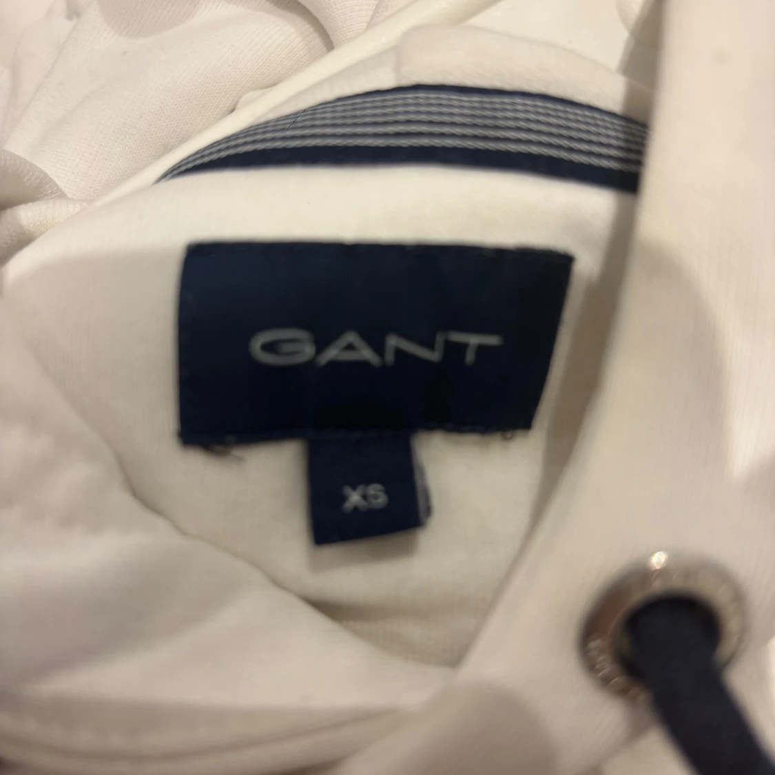 Vit hoodie från GANT med logga - 3