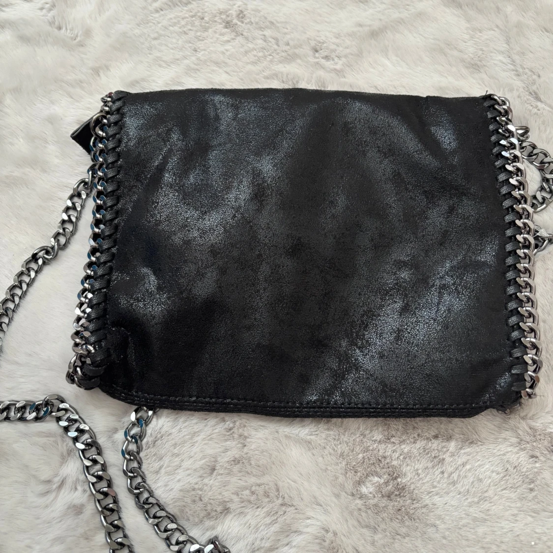 Svart axelväska med kedja - 1