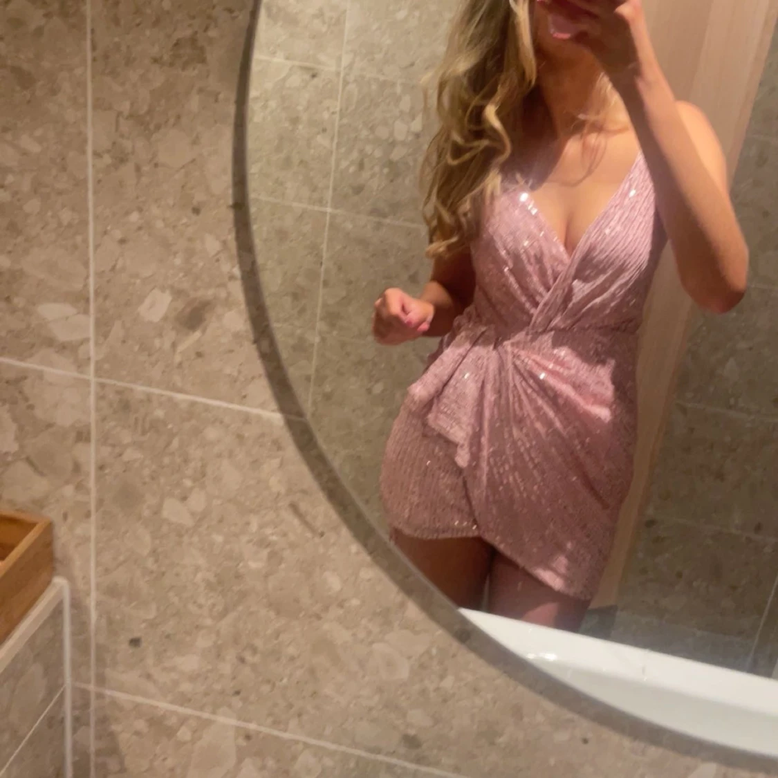 Rosa glittrig festklänning