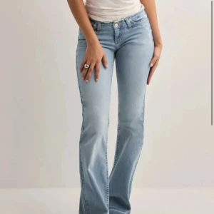 Ljusblå bootcut jeans från Nelly - Snygga ljusblå bootcut jeans från Nelly!! Storlek 36💓💓