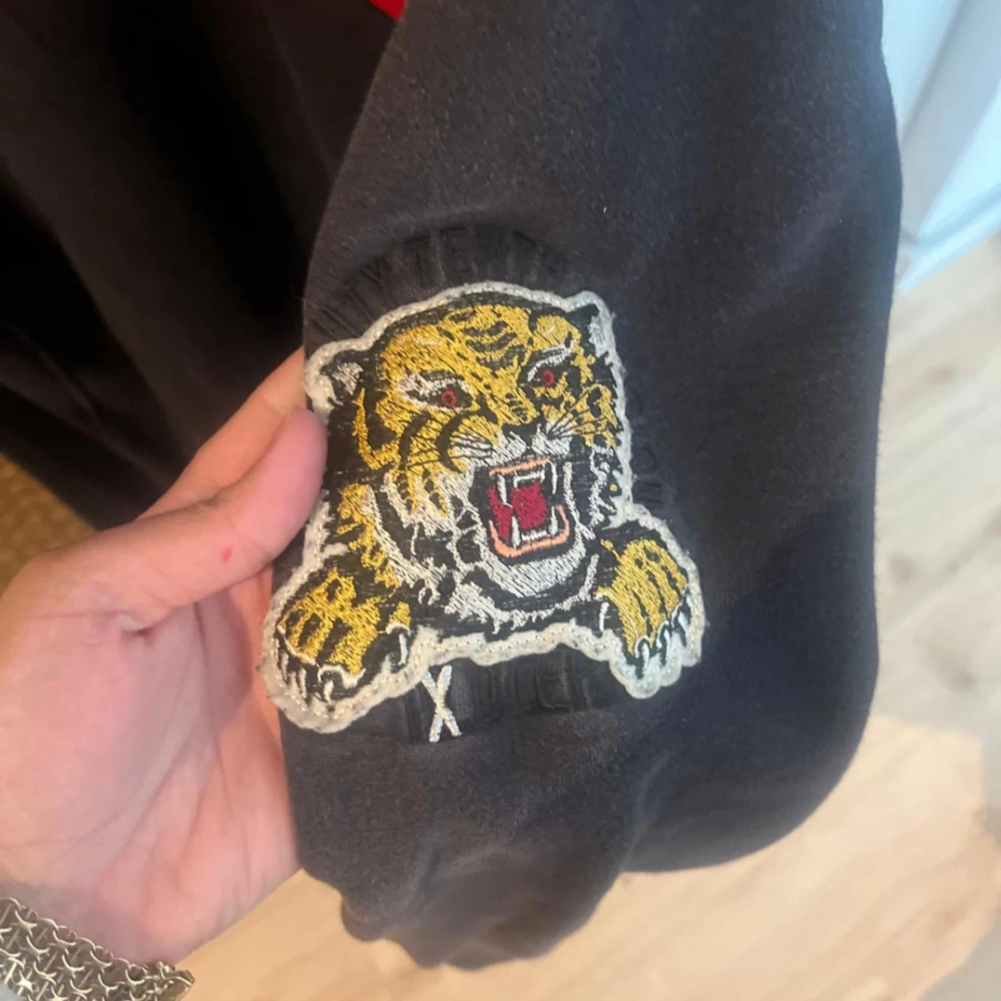 Svart hoodie från 10.Deep med tryck - 3