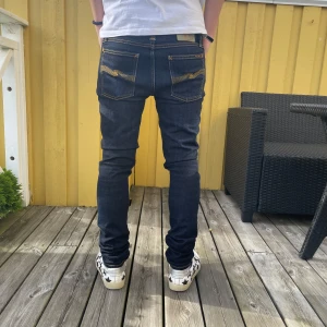 Nudie jeans ”skinny Lin” - Säljer ett par nudie skinny Lin  jeans som passar perfekt för alla årstider. Storlek W29 L34 och passar dig som är ungefär 180-190cm. Jeansen är i nyskick och har endast använts ett par gånger. Vid frågor eller funderingar är det bara att skicka ett meddelande. Pris kan diskuteras vid snabba affärer.