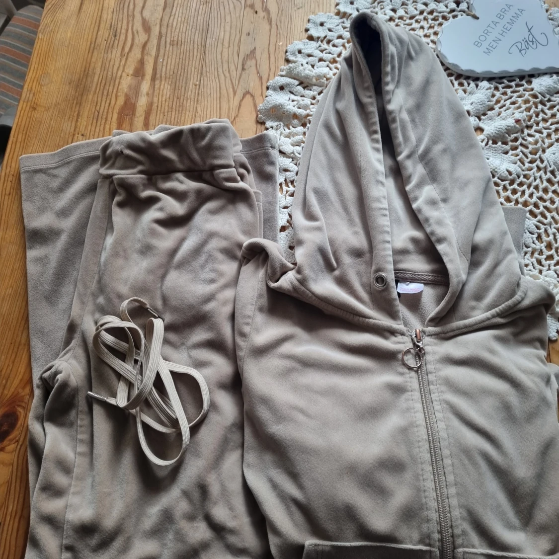 Beiga mjukisbyxor med dragsko