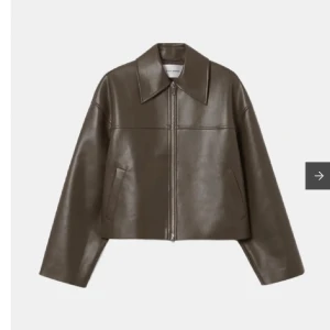 Carin Wester jacka  - Säljer denna superfina & populära skinnjacka i PU från Carin Wester i storlek xs, men är en xs/S i storleken. Endast testad! Nypris 999. Säljer för 549😍