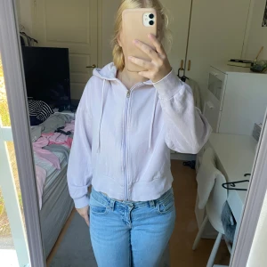 Kofta - Kofta ifrån lager 157 i stolrek M men passar mig med S också. Använt men gott skick.