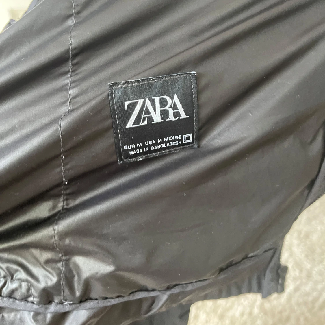 Svart dunväst från Zara - 3