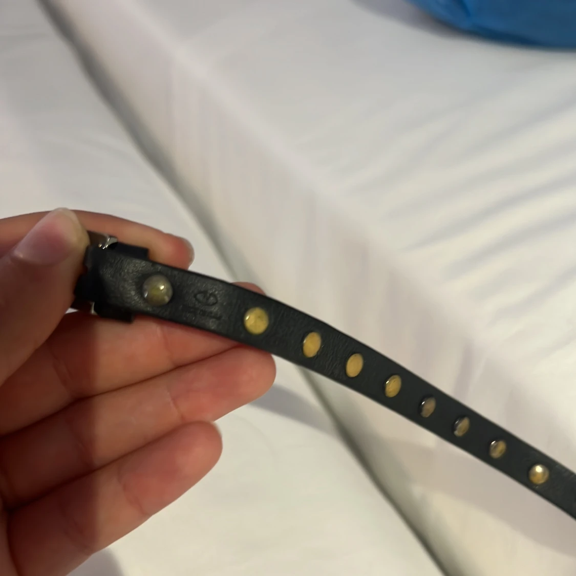 Svart armband med nitar från Valentino - 1