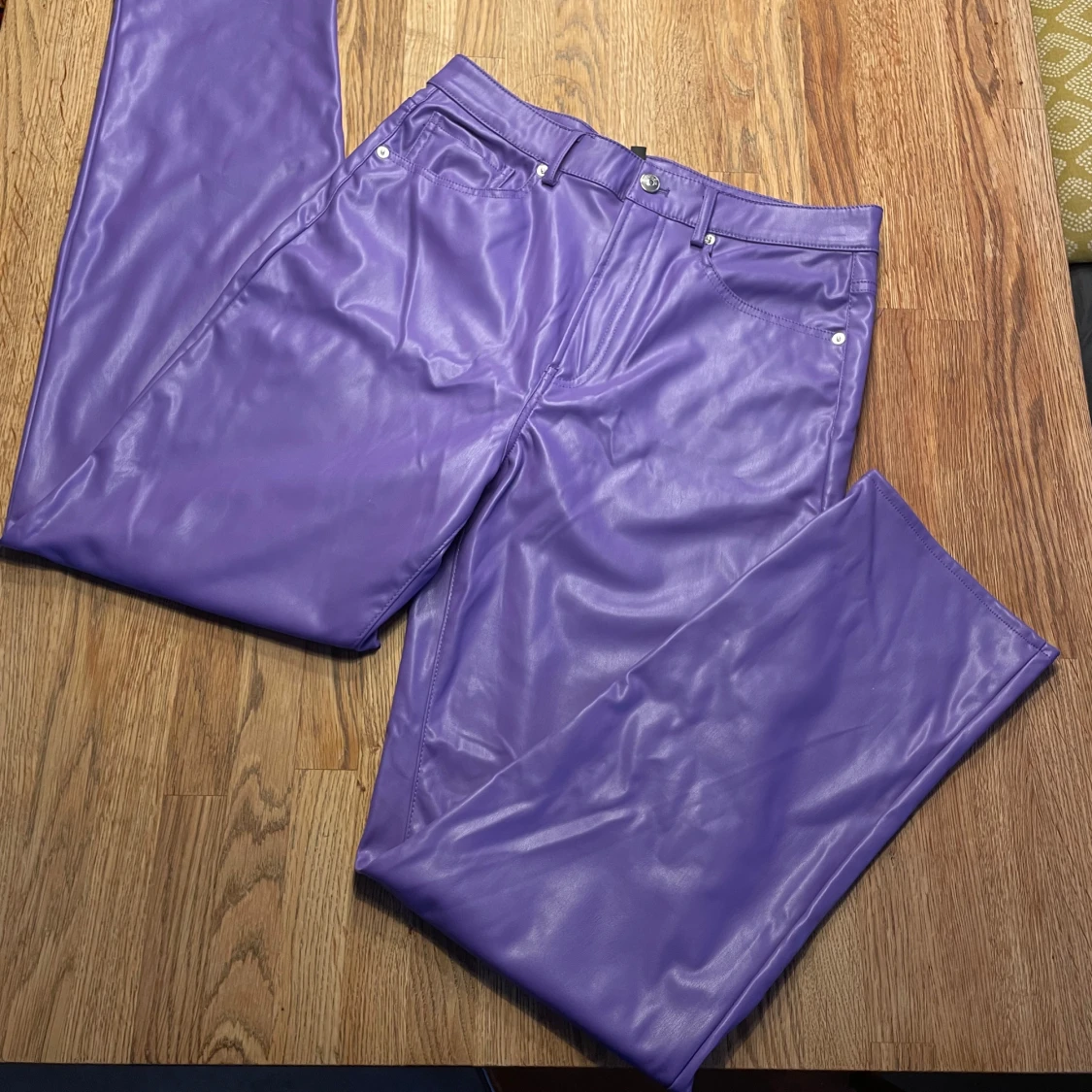 Lila läderbyxor - 1