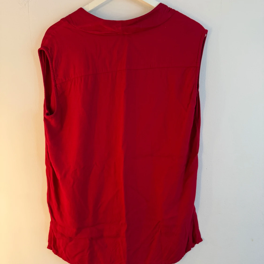 Röd ärmlös blus från KappAhl - 2