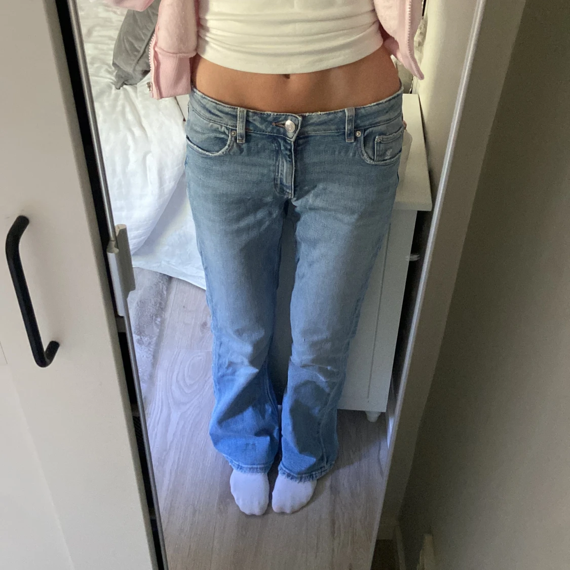 Ljusblå bootcut jeans från Gina Tricot 
