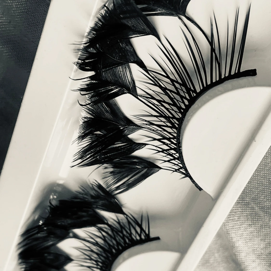 Prisförslag- 1 par Dramatiska lösögonfransar i svart