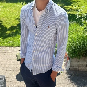 Ralph Lauren skjorta  - Snygg Ralph Lauren skjorta storlek s slim fit, passar 173-183 ca😇 . Köper du fler skjortor får du paketpris, följ för mer😃