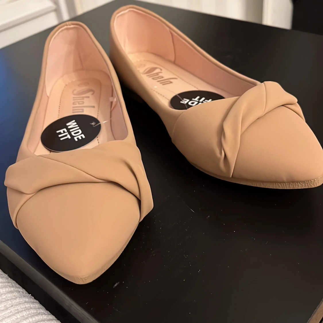 Beige ballerinaskor med spetsig tå från Shein - 4