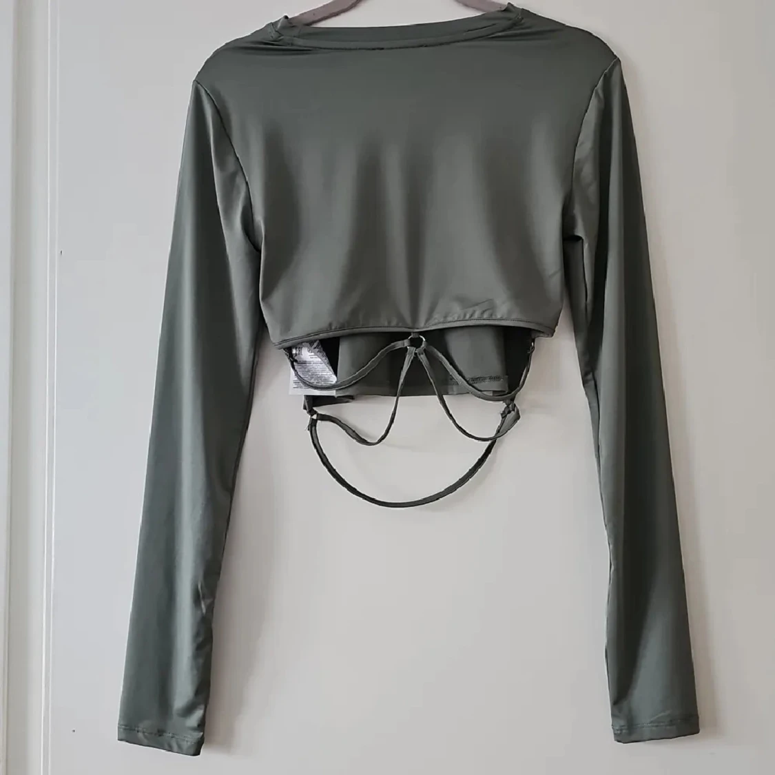 Grågrön croppad långärmad topp FB Sister - 1